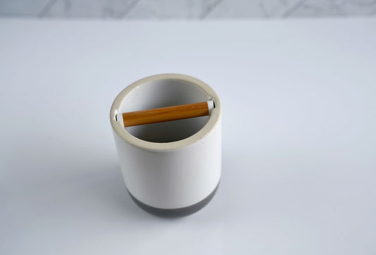 Toothbrush Holder with Dry Earth Disk