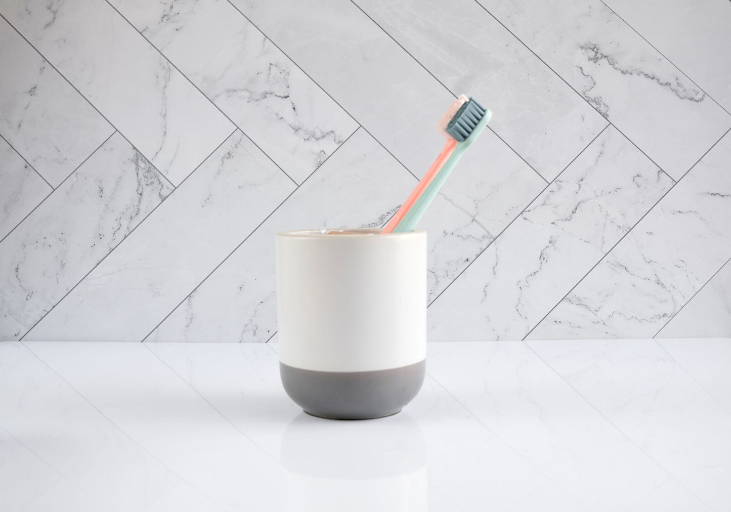 Toothbrush Holder with Dry Earth Disk